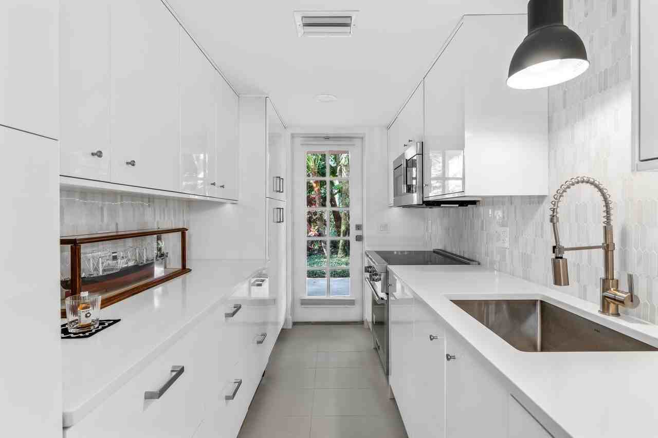 134 Peruvian Ave Apt 104 - Photo 4 of 20