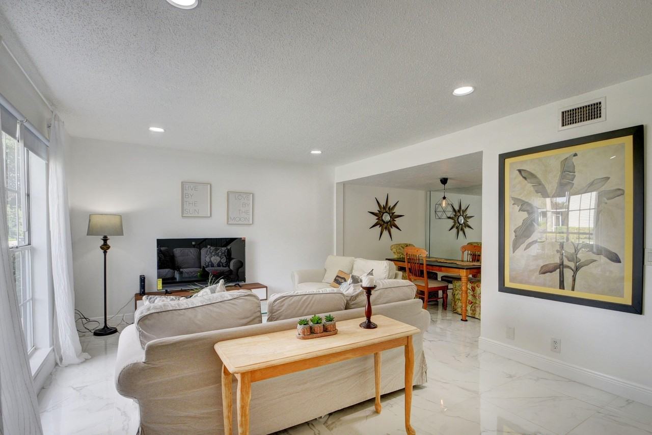 11862 Brier Patch Ct E - Photo 4 of 37