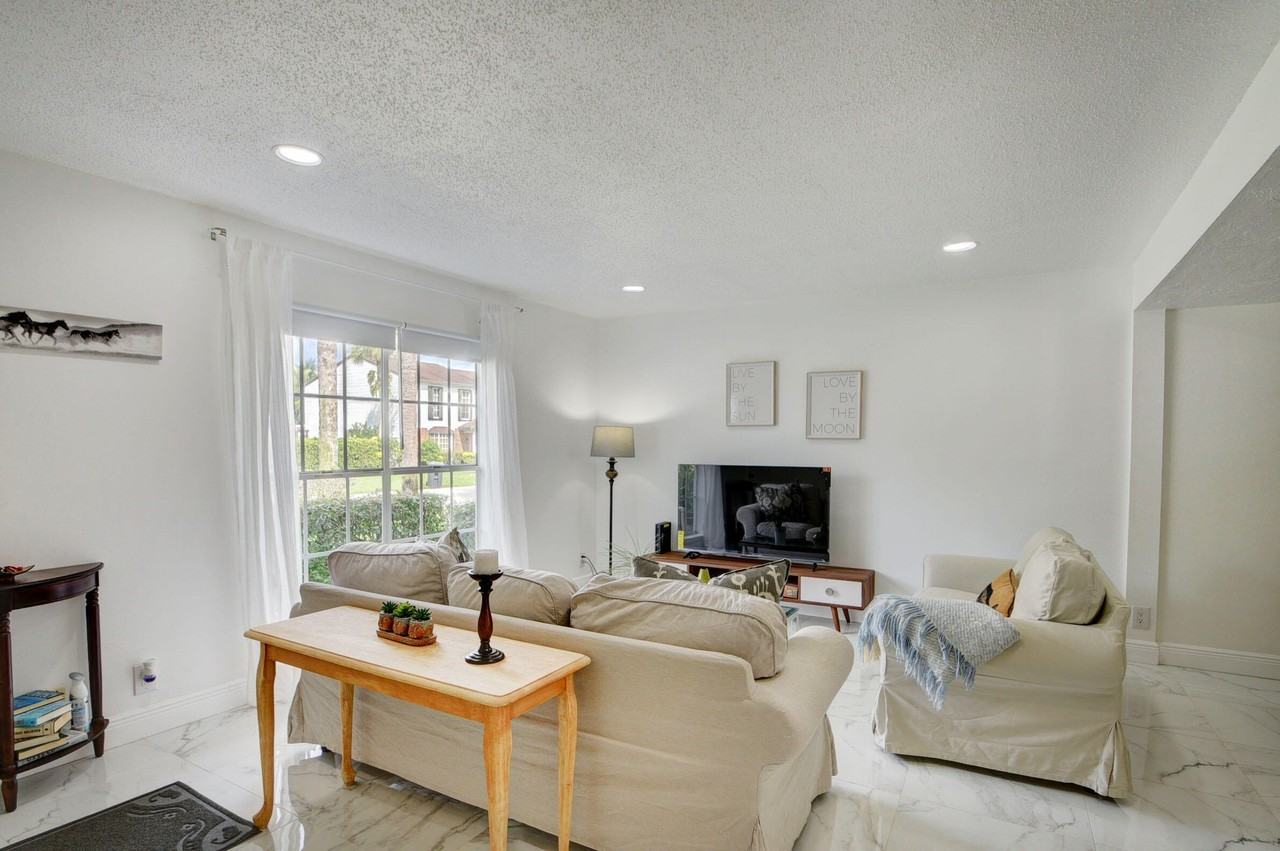 11862 Brier Patch Ct E - Photo 5 of 37