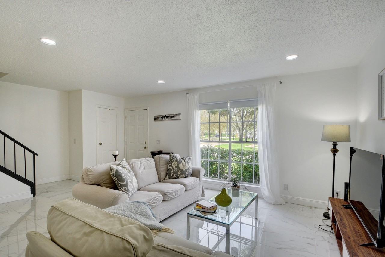 11862 Brier Patch Ct E - Photo 6 of 37