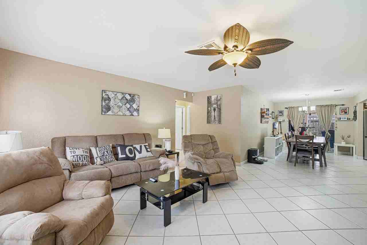 564 Nw 55th St - Photo 4 of 26