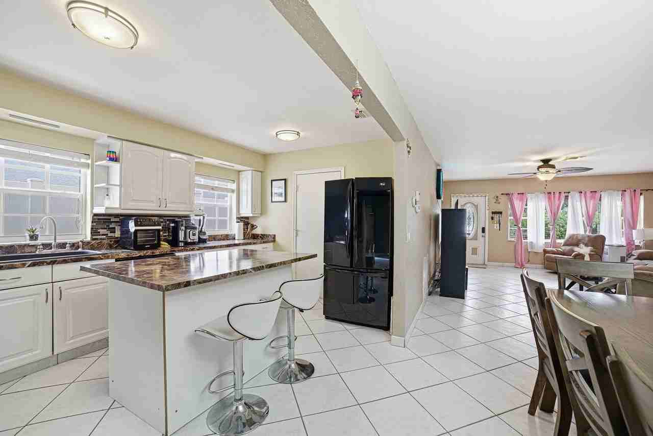 564 Nw 55th St - Photo 7 of 26