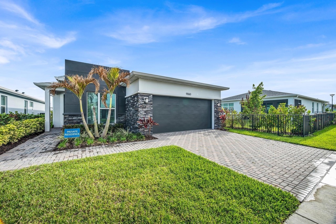 9060 Sw Remy Ln - Photo 2 of 33