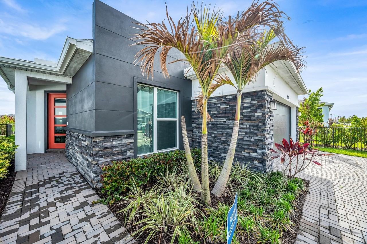 9060 Sw Remy Ln - Photo 3 of 33