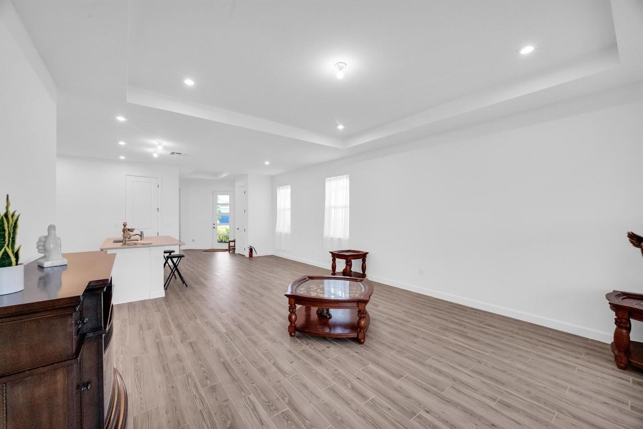 9060 Sw Remy Ln - Photo 7 of 33