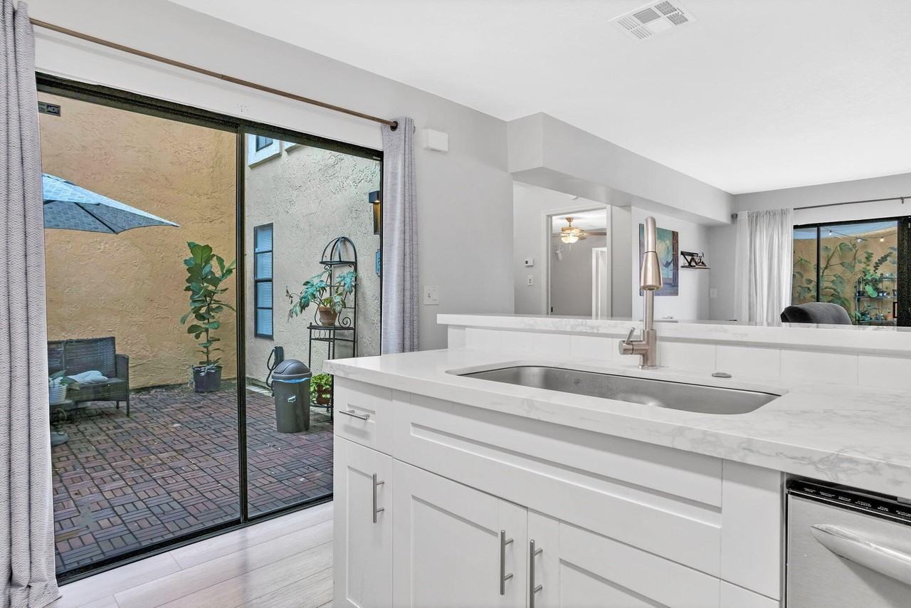 8033 Nw 71st Ct #8033 - Photo 7 of 18