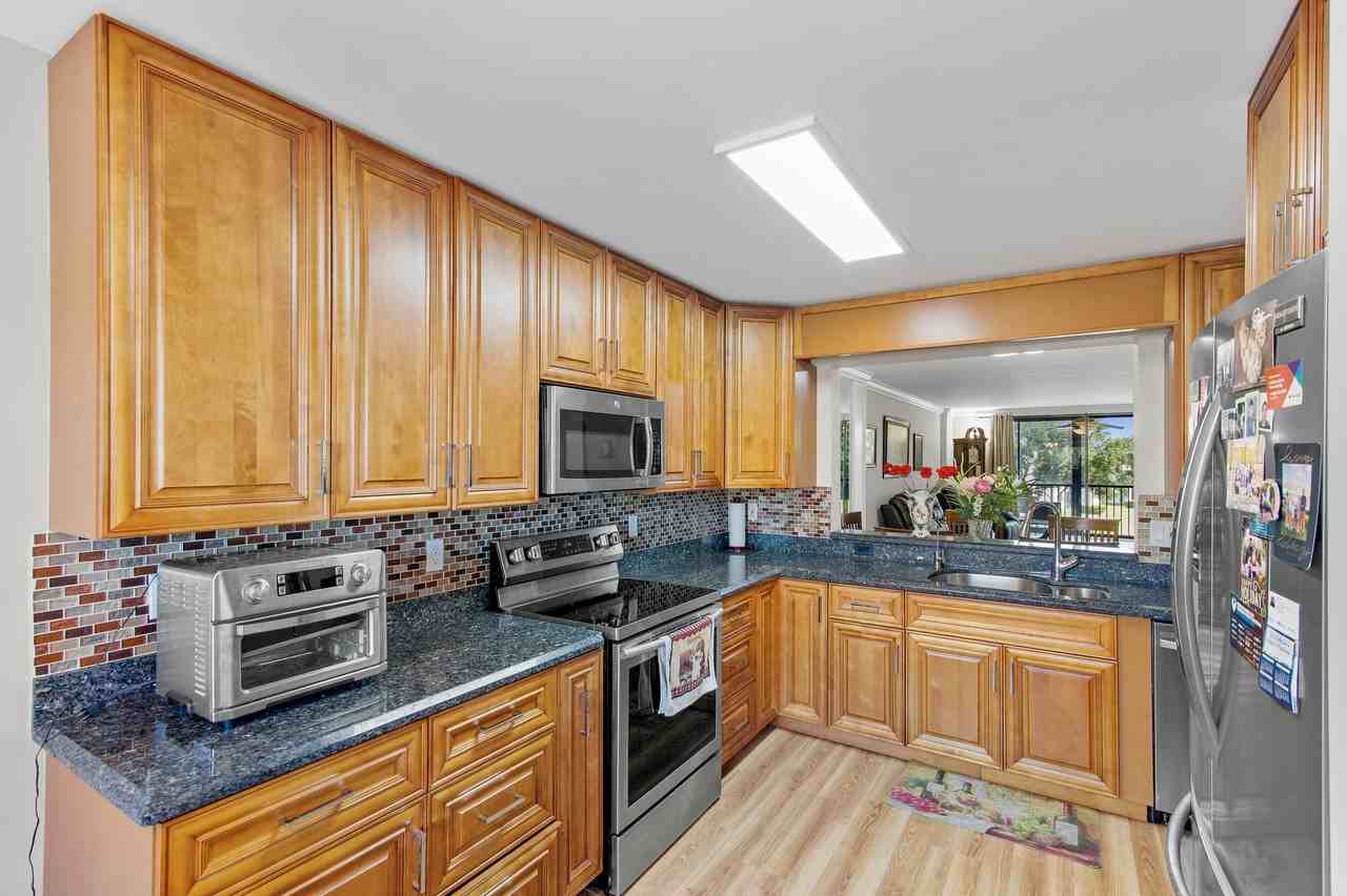 15355 Lakes Of Delray Blvd #309 - Photo 6 of 34