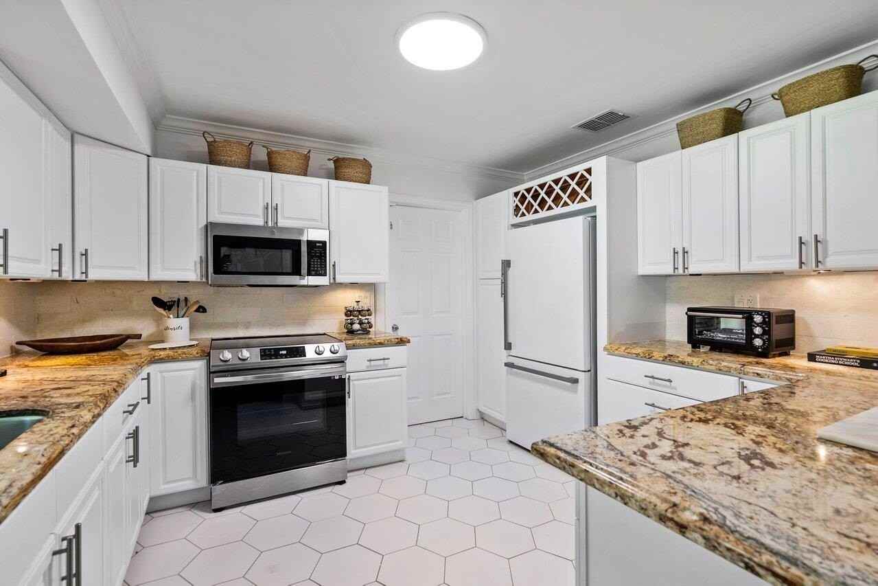 5221 Ne 26th Ave - Photo 7 of 13