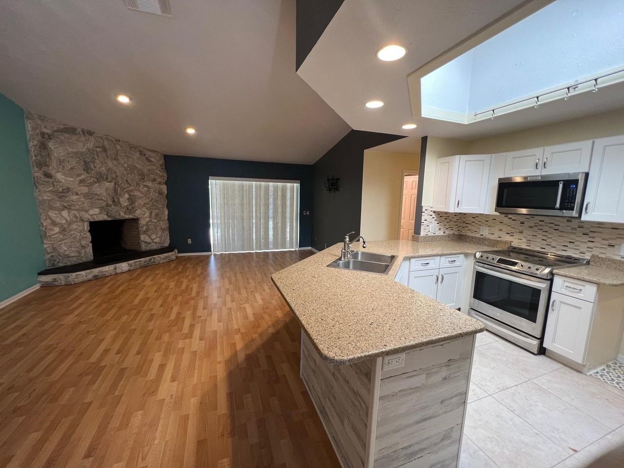 1925 Se Cheltenham St - Photo 3 of 14