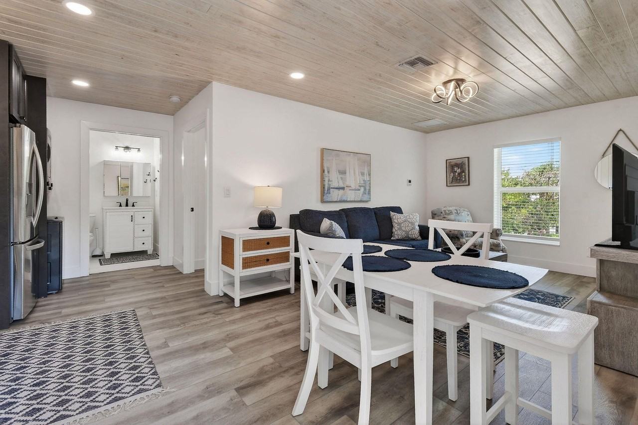 608 Se 5th St - Photo 3 of 19