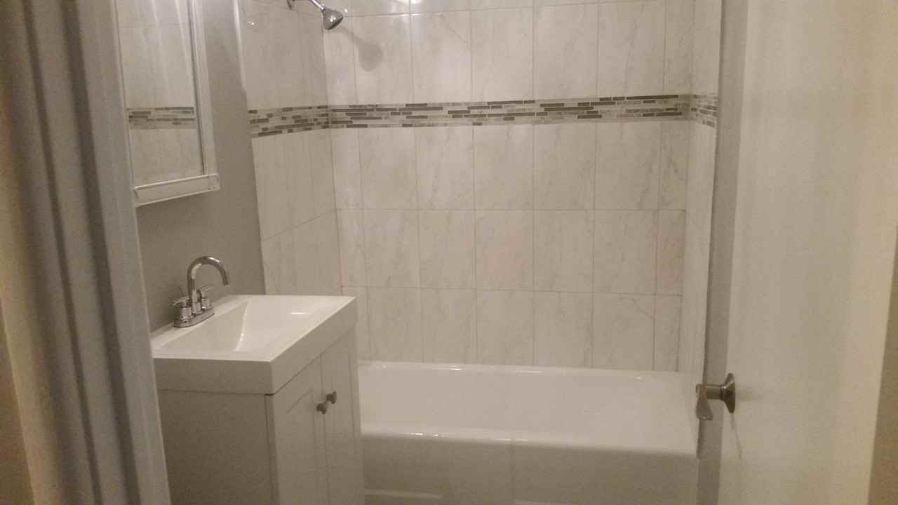 2405 W Balmoral - Photo 3 of 10