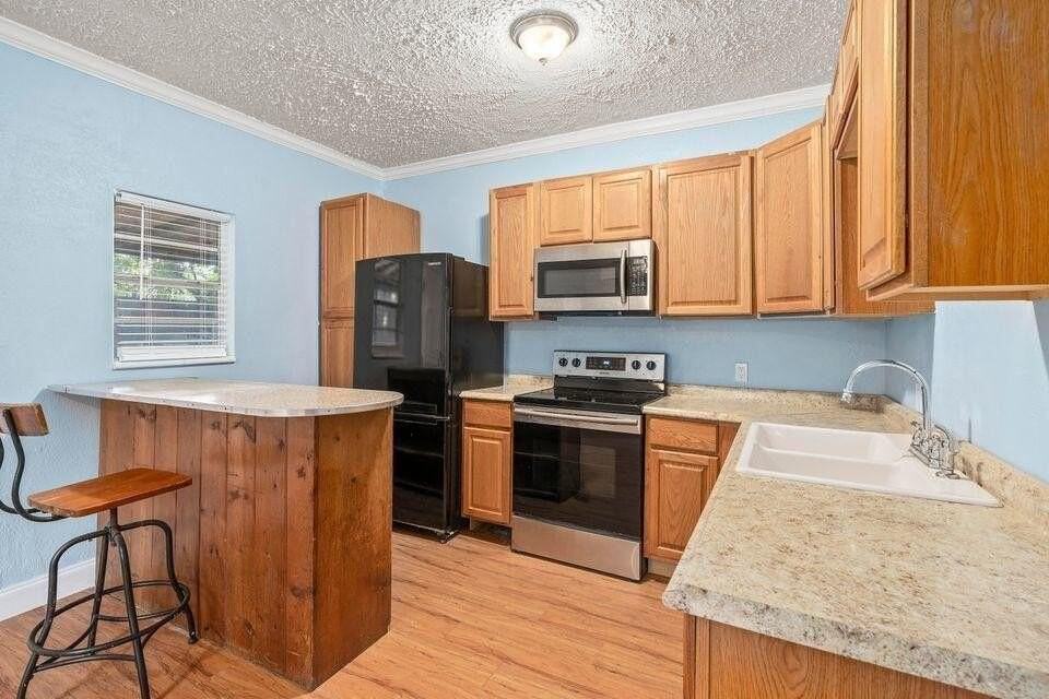 1016 Chipola Rd #A - Photo 2 of 9