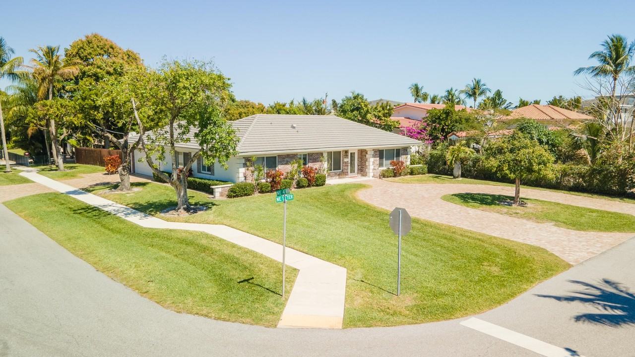 401 Ne 10th Ter - Photo 2 of 46