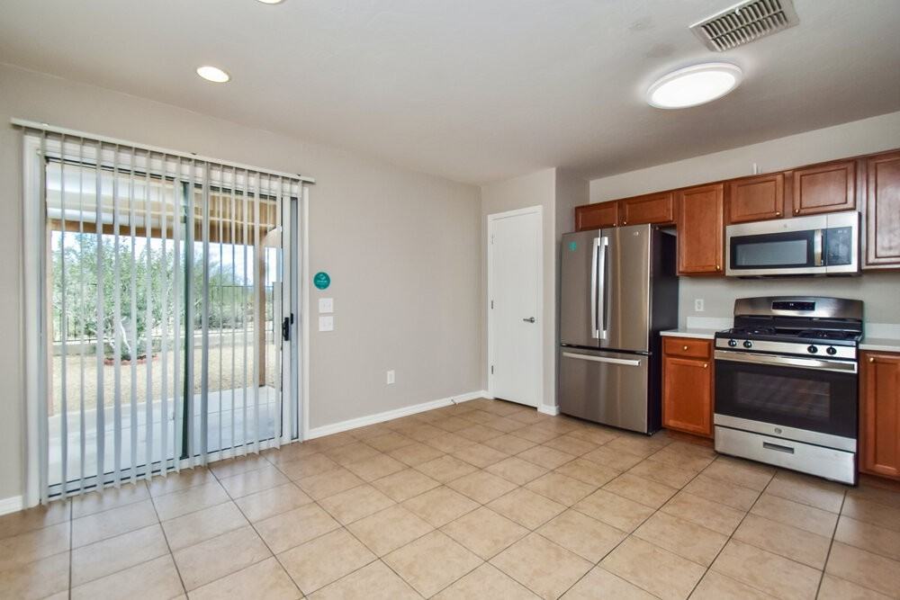 1084 W Calle Del Libro Dorado - Photo 5 of 16