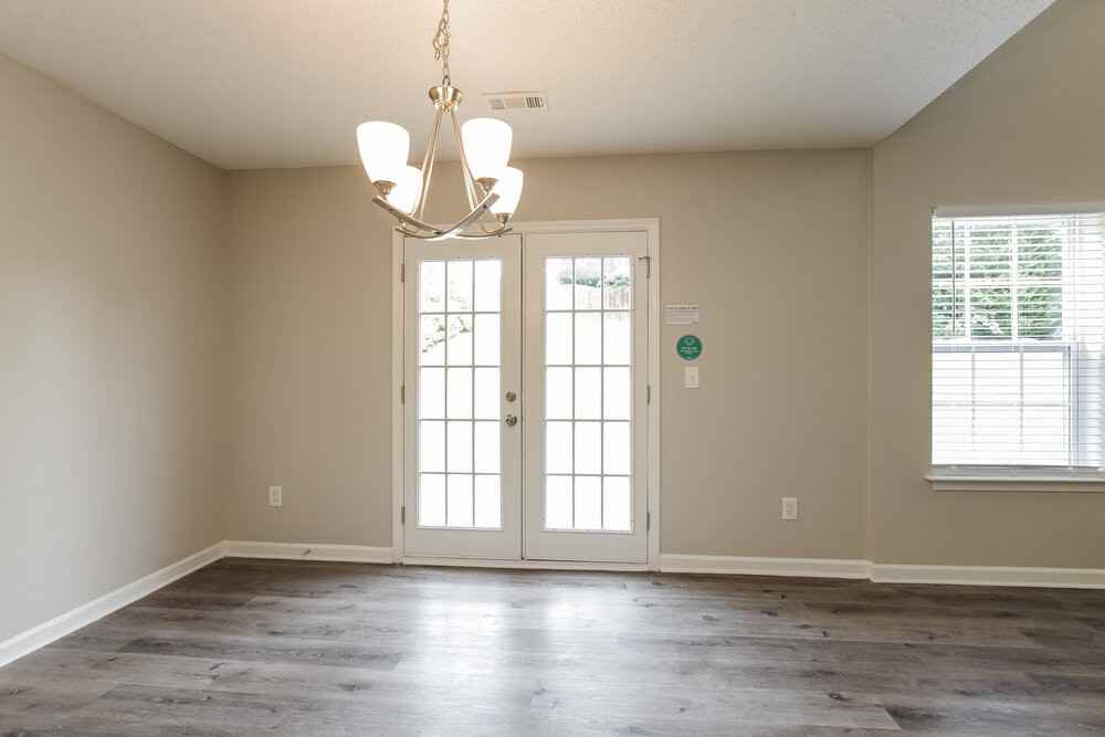 555 River View Dr - Photo 7 of 17