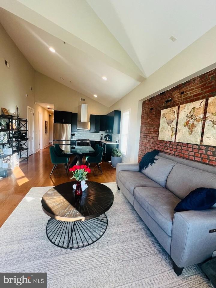 3517 13th St Nw #302 - Photo 3 of 15