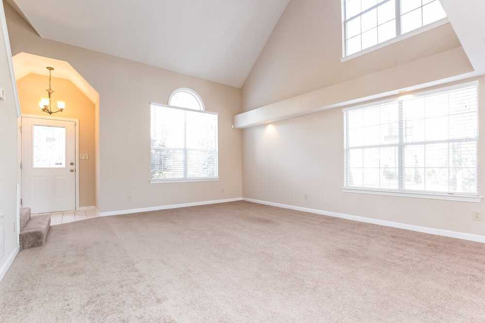 1140 Austin Ct - Photo 2 of 15