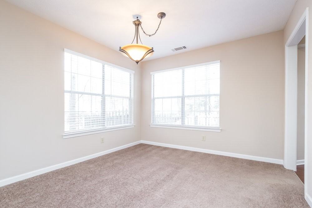 1140 Austin Ct - Photo 3 of 15