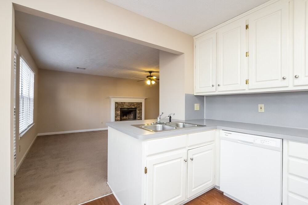 1140 Austin Ct - Photo 4 of 15