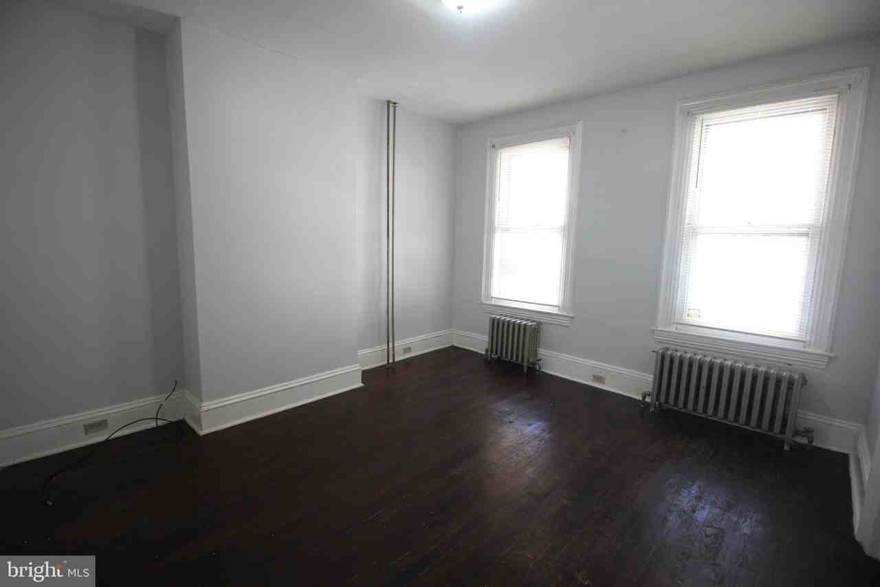 417 Elmer St - Photo 4 of 35