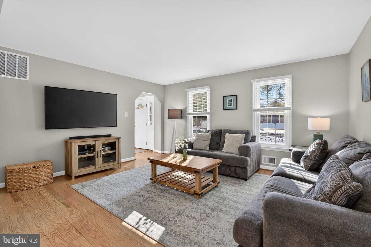 11922 Holly Spring Dr - Photo 5 of 50