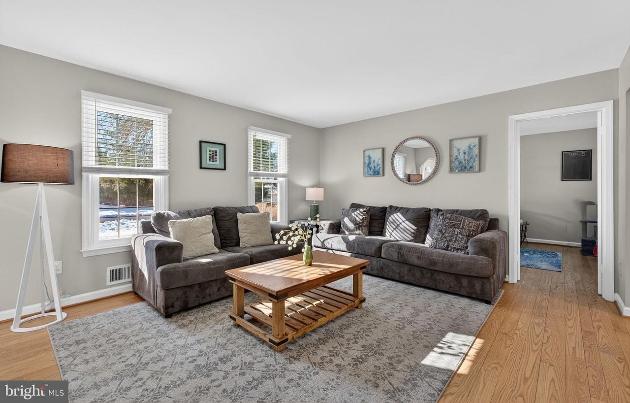 11922 Holly Spring Dr - Photo 6 of 50