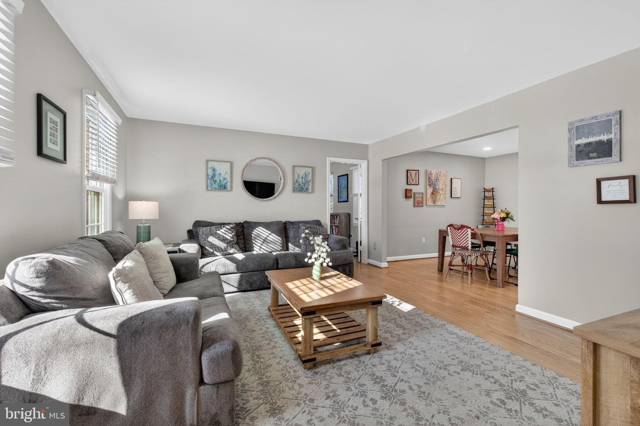 11922 Holly Spring Dr - Photo 7 of 50