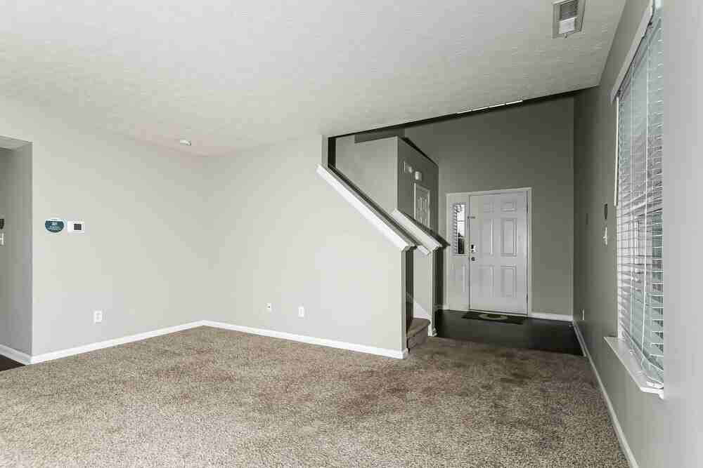 1396 Pencross Ln - Photo 4 of 17