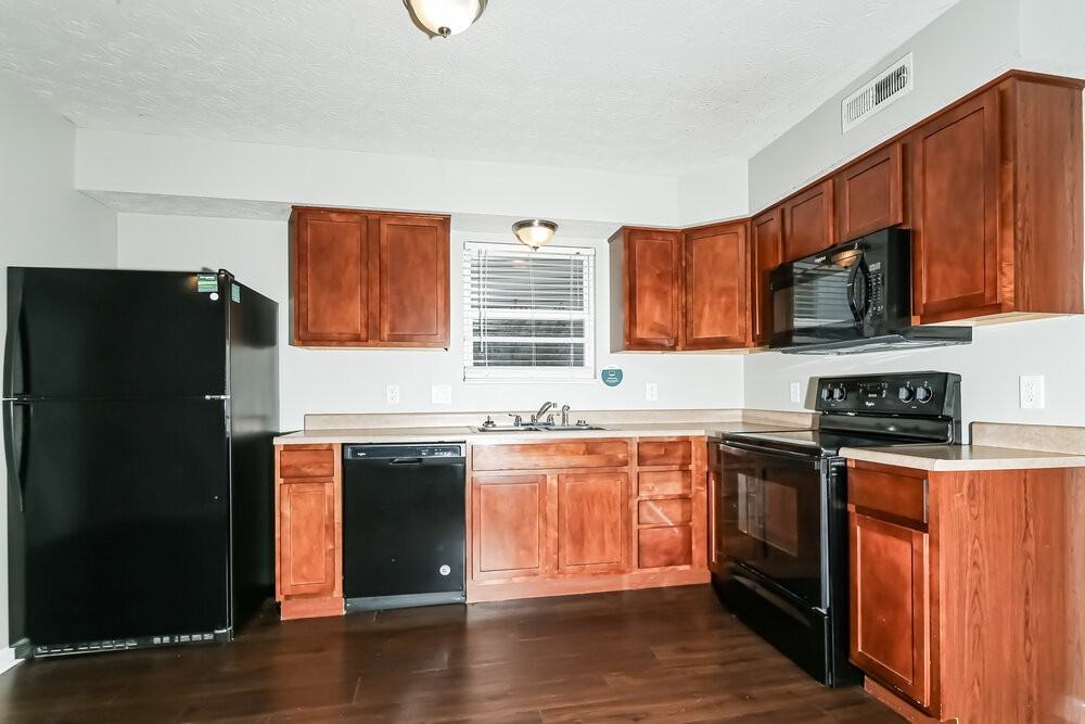 1396 Pencross Ln - Photo 6 of 17