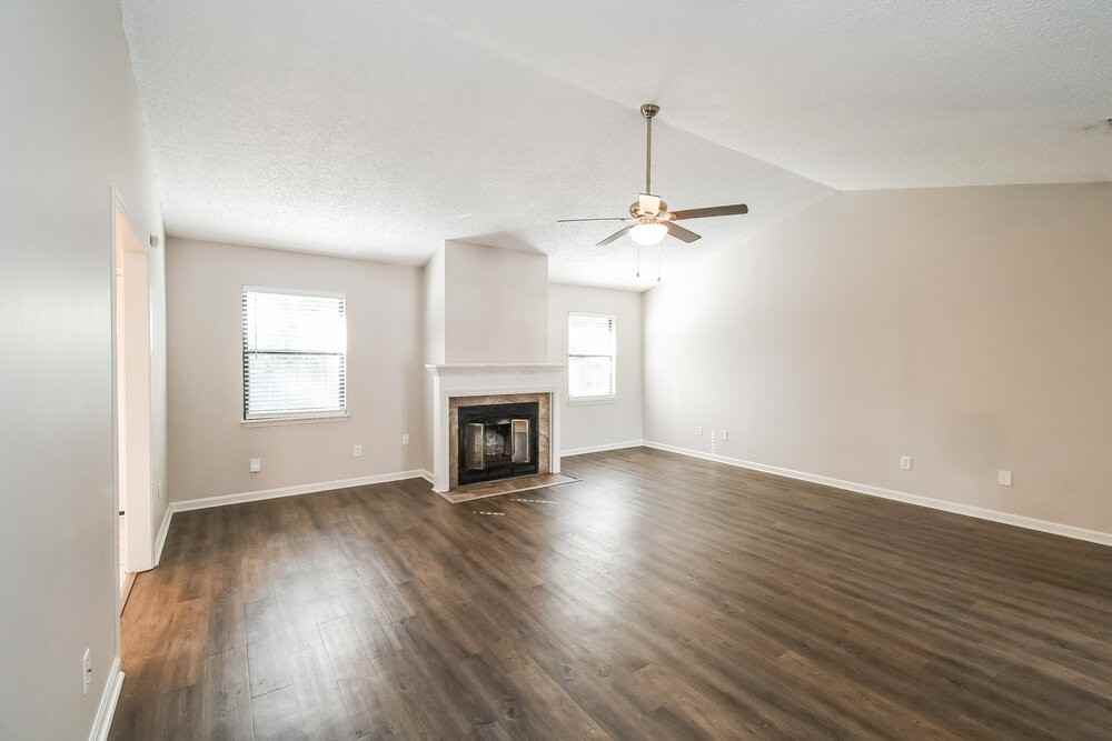 10818 Carrington Ct - Photo 4 of 16