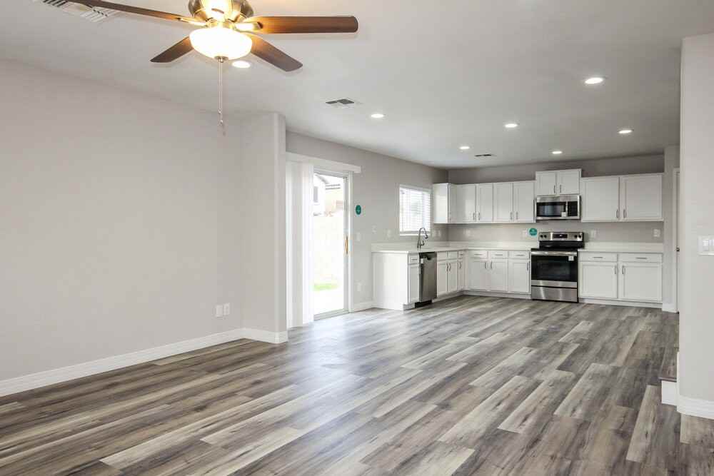 11578 W Mountain View Rd - Photo 5 of 17