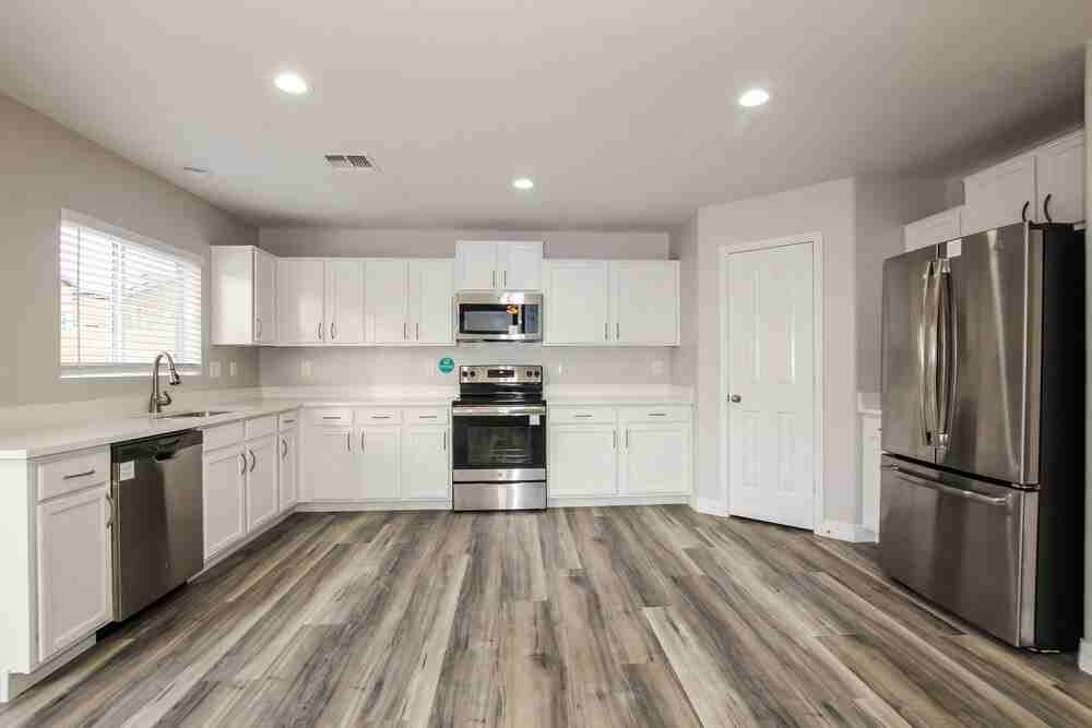 11578 W Mountain View Rd - Photo 7 of 17