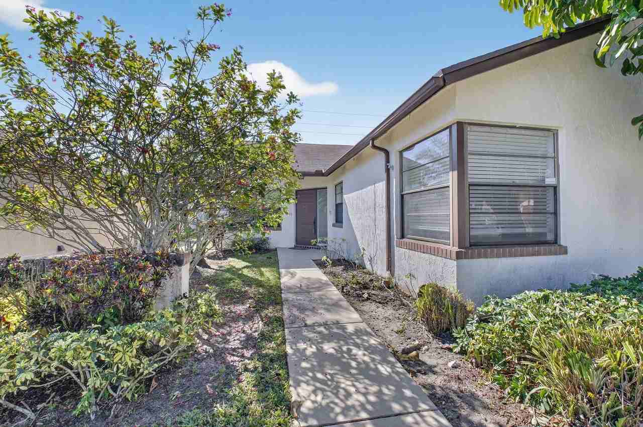 9074 Chatsworth Cascades - Photo 3 of 38