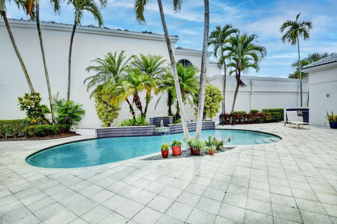 2624 Nw 63rd St - Photo 3 of 50