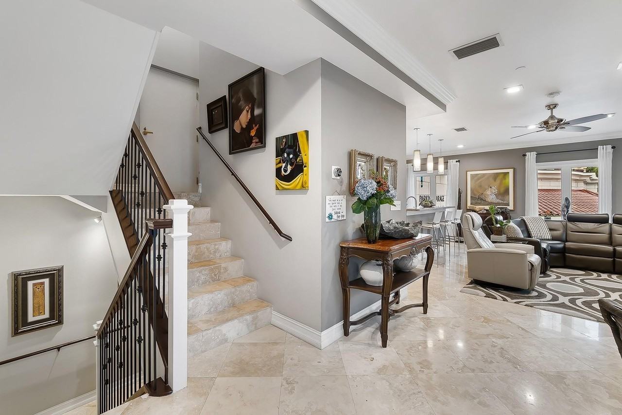 301 Tarpon Dr - Photo 4 of 19