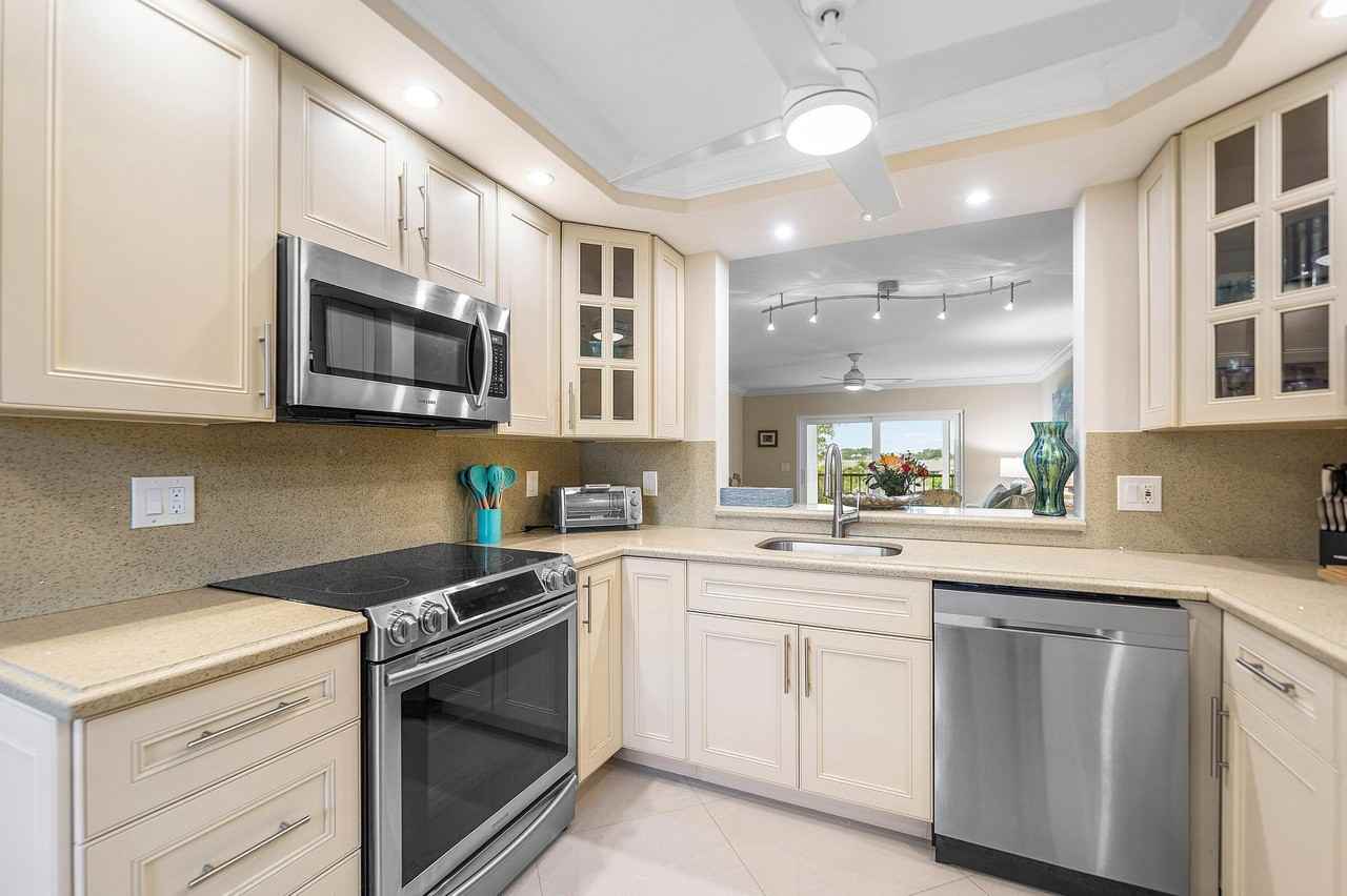 7286 Huntington Ln Apt 301 - Photo 6 of 27