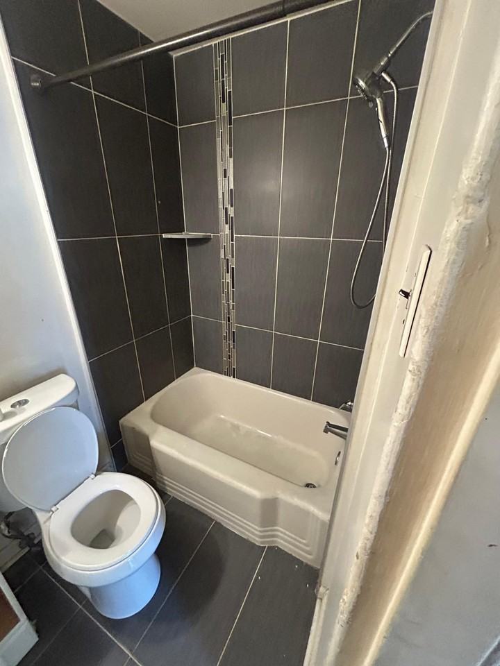 720 E Chester Pike - Photo 2 of 8