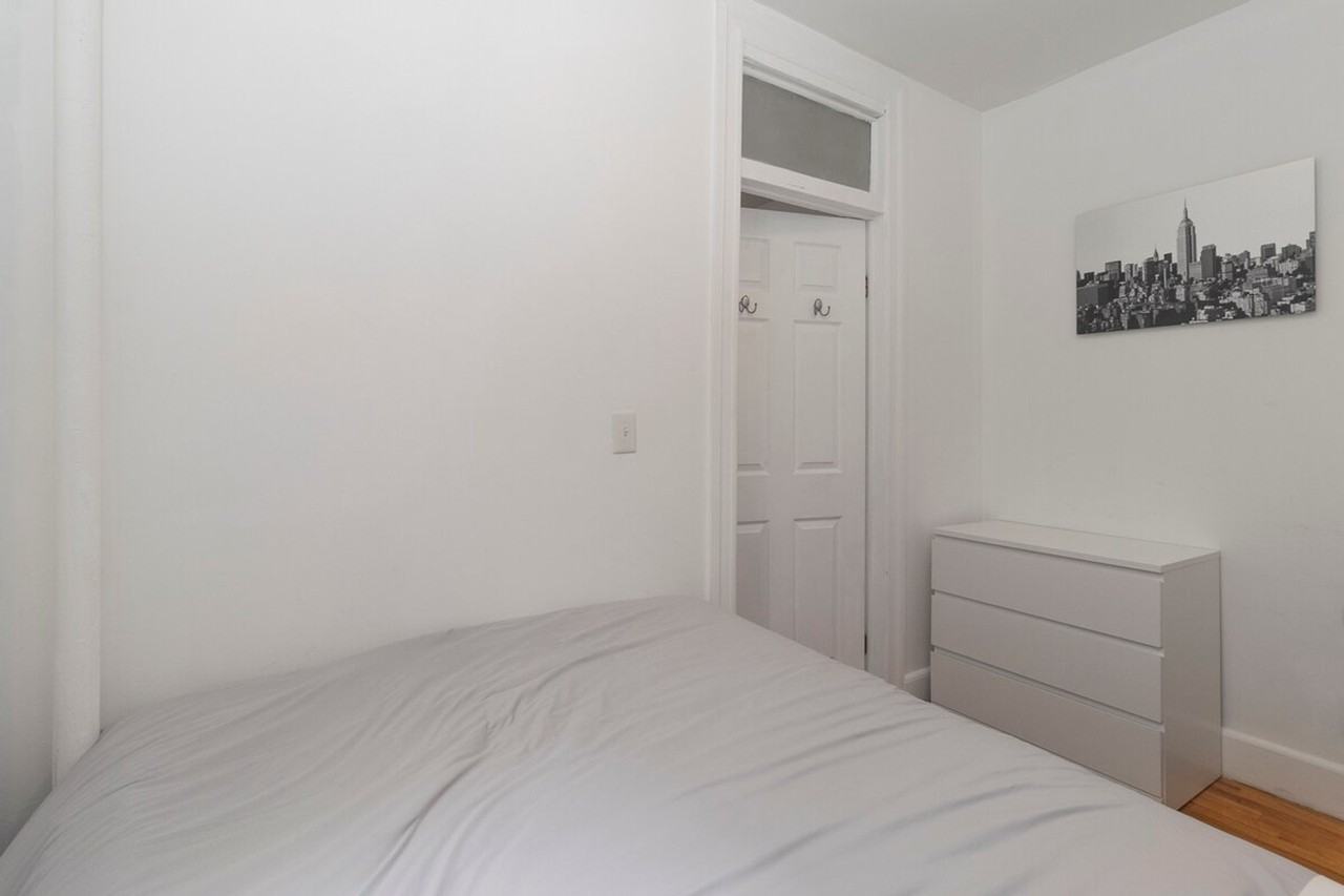 322 E 93rd St #1032047P - Photo 2 of 33