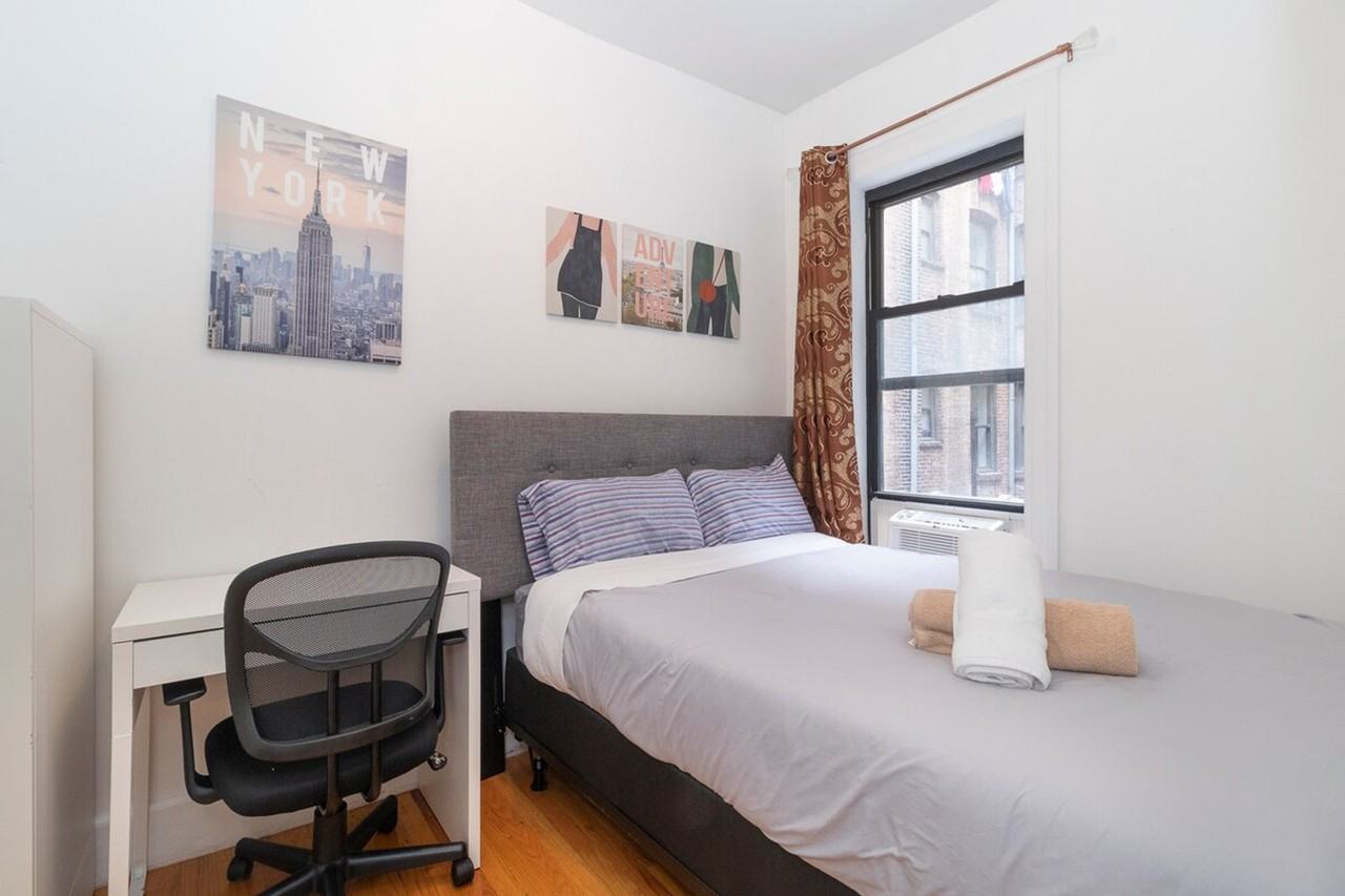 322 E 93rd St #1032047P - Photo 4 of 33
