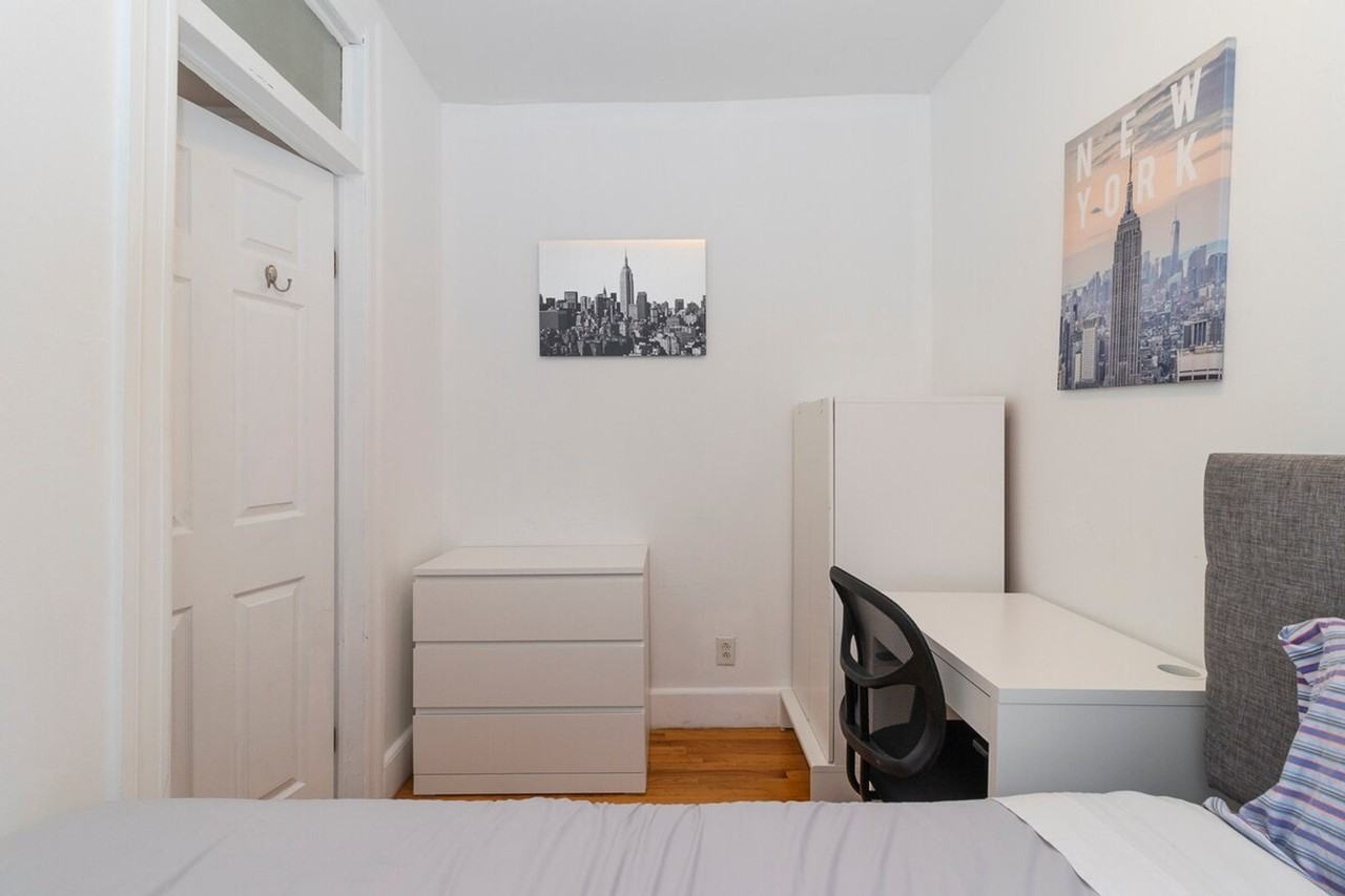 322 E 93rd St #1032047P - Photo 5 of 33