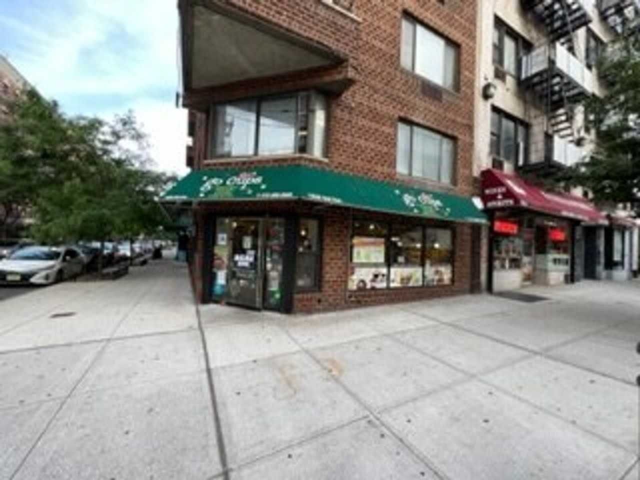 322 E 93rd St #1032047P - Photo 7 of 33