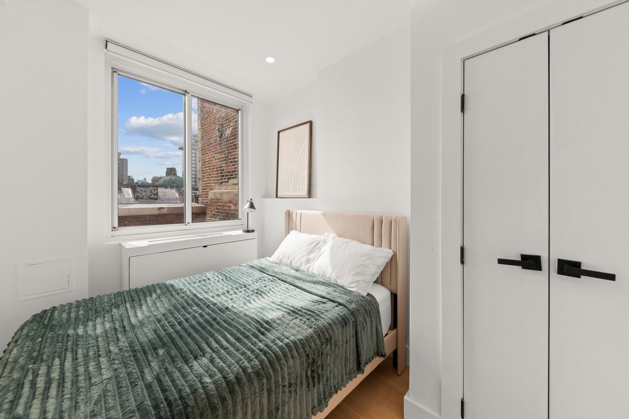 19 Saint Marks Pl #1499938P - Photo 5 of 14