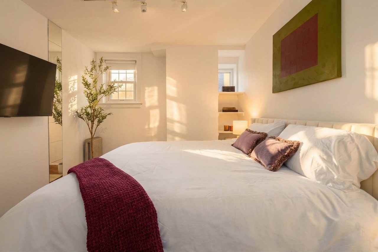 3 E 9th St #1503018P - Photo 7 of 9