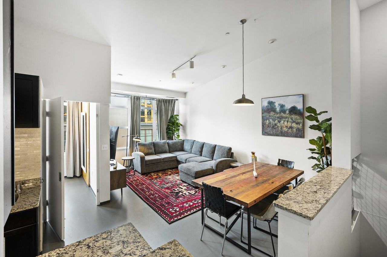 160 E Berkeley St #1343273P - Photo 2 of 30