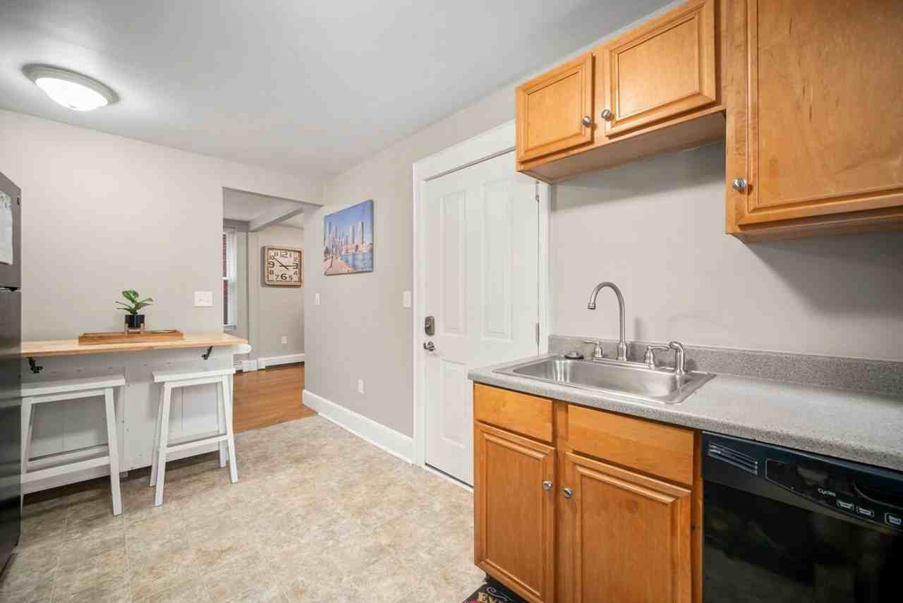 370 Hanover St #1460065P - Photo 6 of 11