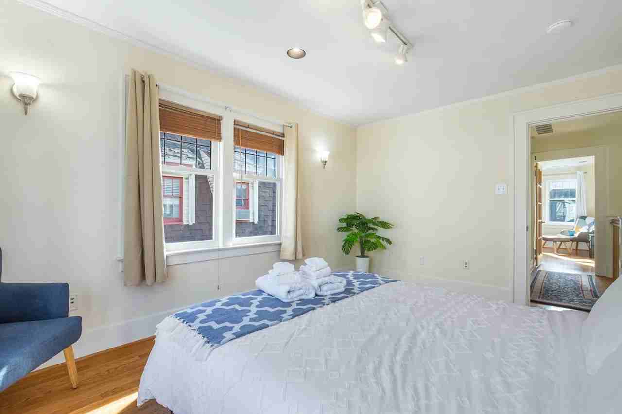 710 10th Ave E #1035931P - Photo 5 of 41