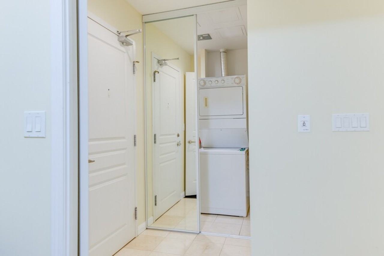 192 Adelaide St W #1034884P - Photo 2 of 15