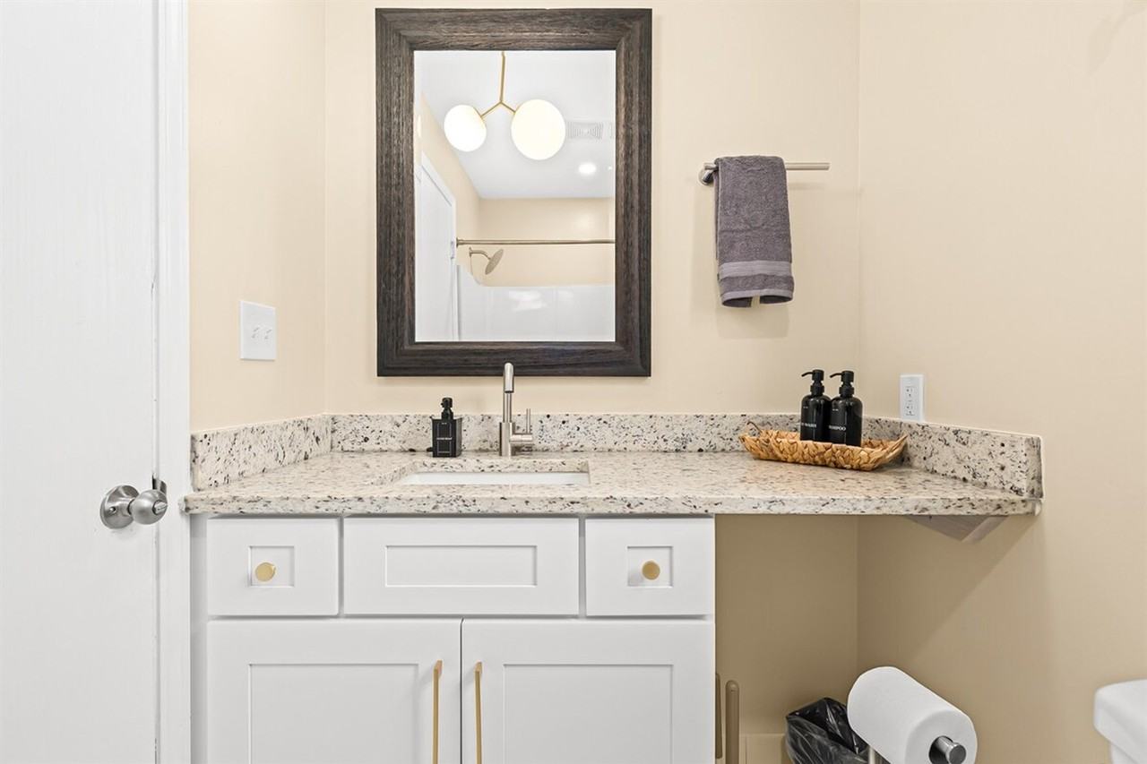 18423 Sharon Ln #1032349P - Photo 6 of 29