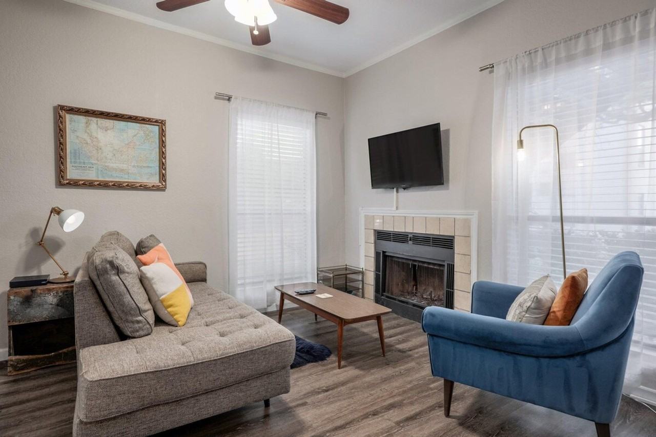 802 S 1st St #1054235P - Photo 2 of 21
