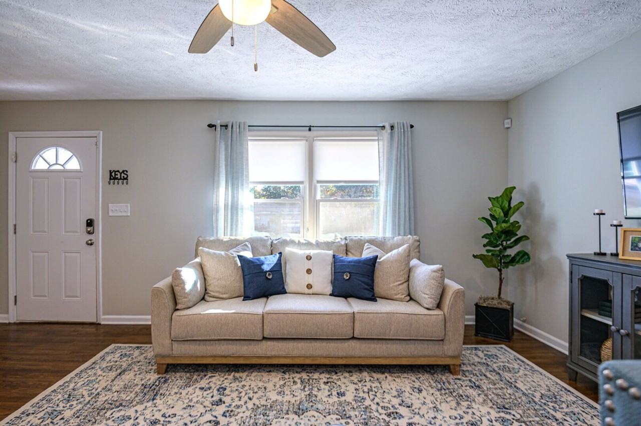 941 Pine Mnr #1234809P - Photo 2 of 34
